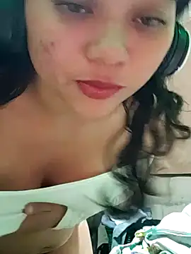 Snapshot of Violethroos chatting on December 14, 2025, 5:24 am Violethroos online show from December 14, 2025, 5:24 am