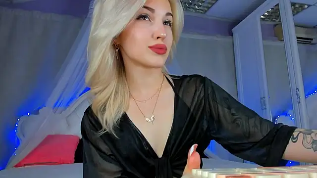 LisaFoxyMe online show from May 24, 2026, 1:49 am