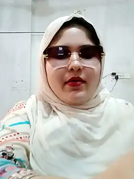Snapshot of Nusrat-N chatting on August 3, 2026, 5:04 am Nusrat-N online show from August 3, 2026, 5:04 am