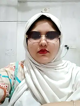 Snapshot of Nusrat-N chatting on August 7, 2026, 1:11 am Nusrat-N online show from August 7, 2026, 1:11 am