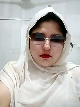 Snapshot of Nusrat-N chatting on July 16, 2026, 5:54 pm Nusrat-N online show from July 16, 2026, 5:54 pm