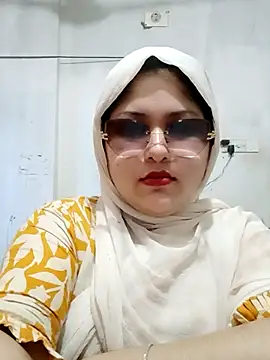Snapshot of Nusrat-N chatting on July 14, 2026, 1:05 am Nusrat-N online show from July 14, 2026, 1:05 am