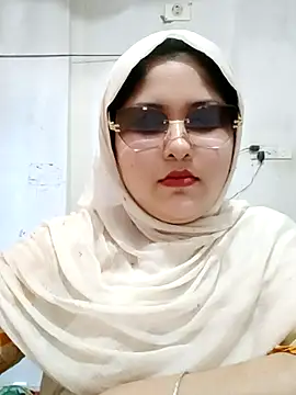 Snapshot of Nusrat-N chatting on July 14, 2026, 2:05 am Nusrat-N online show from July 14, 2026, 2:05 am