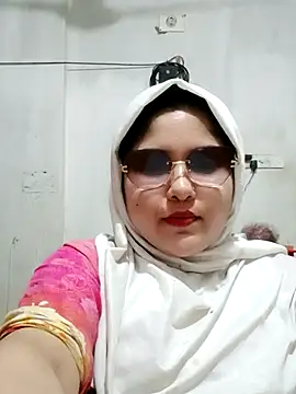 Snapshot of Nusrat-N chatting on August 7, 2026, 1:39 pm Nusrat-N online show from August 7, 2026, 1:39 pm