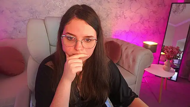 Snapshot of SophieDreamss chatting on November 10, 2025, 2:55 pm SophieDreamss online show from November 10, 2025, 2:55 pm