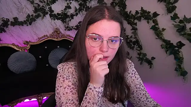 Snapshot of SophieDreamss chatting on October 10, 2025, 1:01 pm SophieDreamss online show from October 10, 2025, 1:01 pm