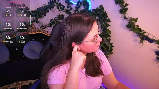 Snapshot of SophieDreamss chatting on November 14, 2025, 2:32 pm SophieDreamss online show from November 14, 2025, 2:32 pm