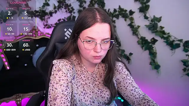 Snapshot of SophieDreamss chatting on October 15, 2025, 1:52 pm SophieDreamss online show from October 15, 2025, 1:52 pm