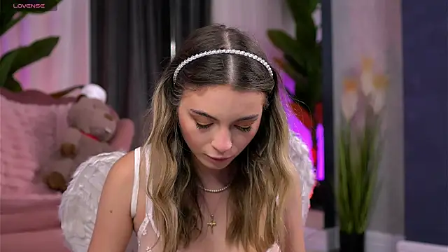 Snapshot of ElsaSolace chatting on October 31, 2025, 10:16 pm ElsaSolace online show from October 31, 2025, 10:16 pm