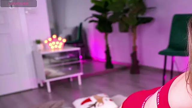 Snapshot of ElsaSolace chatting on November 6, 2025, 11:25 am ElsaSolace online show from November 6, 2025, 11:25 am