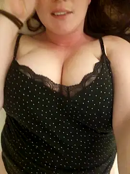 RosieMilff online show from November 7, 2025, 10:46 pm