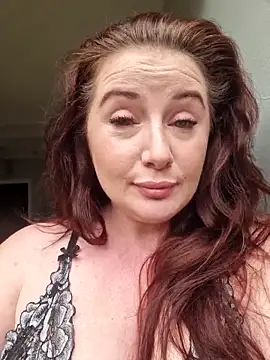 RosieMilff online show from November 11, 2025, 9:48 am