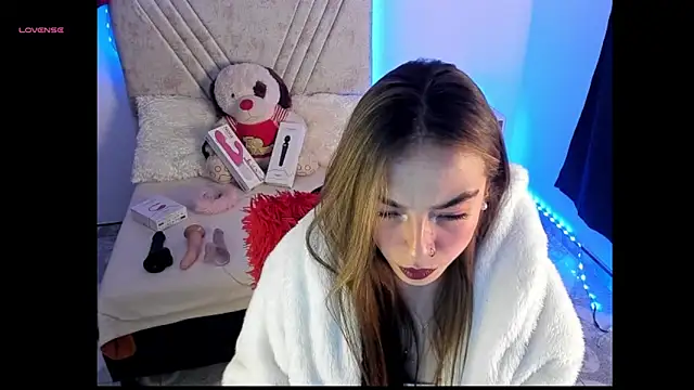 Snapshot of Mia_Victoria22 chatting on May 7, 2026, 2:05 am Mia Victoria22 online show from May 7, 2026, 2:05 am