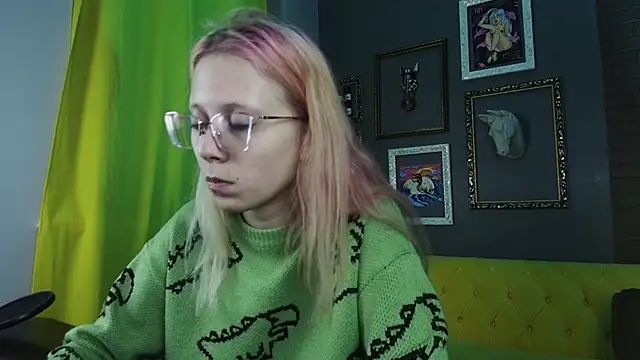 Snapshot of SakuraBliss chatting on October 28, 2025, 2:27 pm SakuraBliss online show from October 28, 2025, 2:27 pm