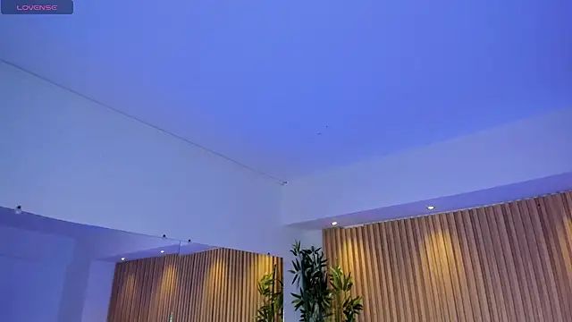 Snapshot of MadisonAnngel chatting on November 13, 2025, 8:35 pm MadisonAnngel online show from November 13, 2025, 8:35 pm