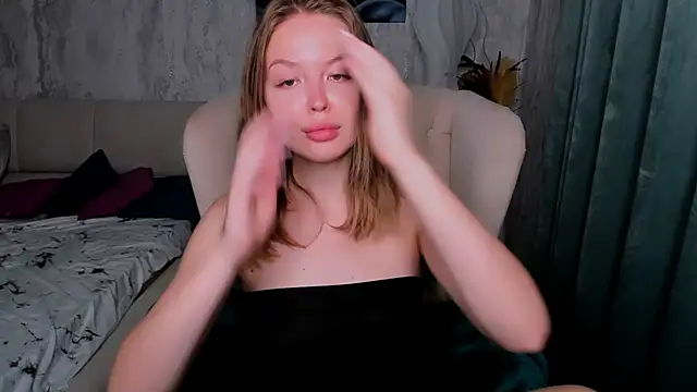 LaurennHill online show from October 20, 2025, 12:13 am