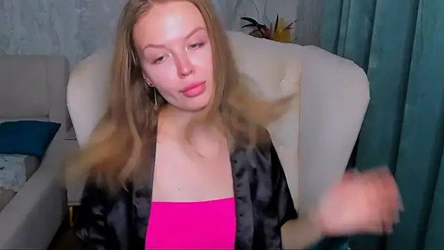 LaurennHill online show from October 22, 2025, 12:21 am