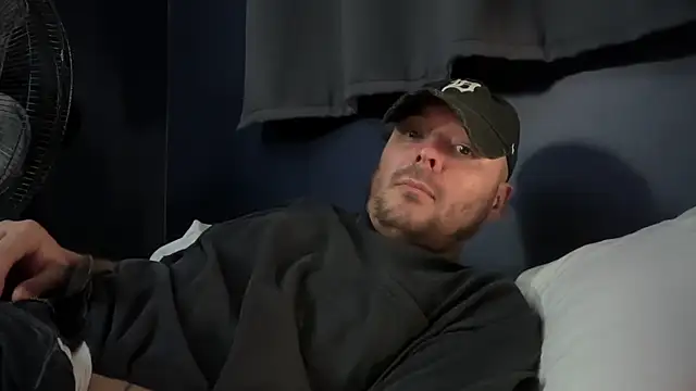 Snapshot of rough1985 chatting on September 19, 2025, 5:55 am rough1985 online show from September 19, 2025, 5:55 am