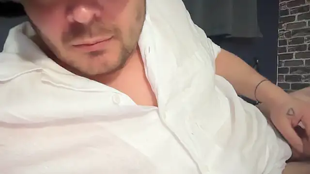 Snapshot of rough1985 chatting on September 9, 2025, 8:13 am rough1985 online show from September 9, 2025, 8:13 am