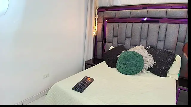Snapshot of AdelineFiore chatting on October 2, 2025, 11:35 am AdelineFiore online show from October 2, 2025, 11:35 am