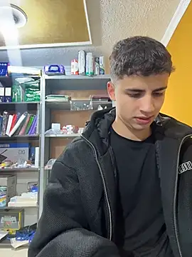 AdrianRinaldi online show from May 4, 2026, 1:47 pm