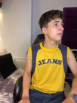 Snapshot of AdrianRinaldi chatting on November 4, 2025, 8:23 pm AdrianRinaldi online show from November 4, 2025, 8:23 pm