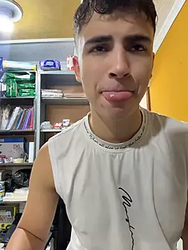 AdrianRinaldi online show from April 26, 2026, 4:04 pm