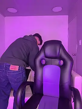 AdrianRinaldi online show from February 10, 2026, 8:19 pm