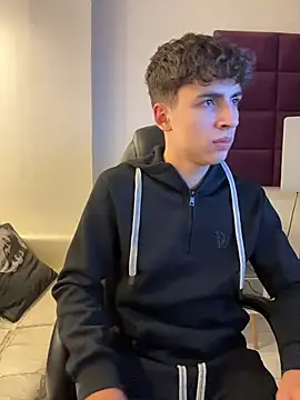 Snapshot of AdrianRinaldi chatting on December 5, 2025, 8:06 pm AdrianRinaldi online show from December 5, 2025, 8:06 pm