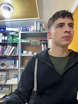AdrianRinaldi online show from May 5, 2026, 1:58 pm