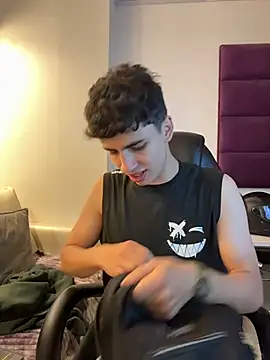 Snapshot of AdrianRinaldi chatting on November 20, 2025, 8:09 pm AdrianRinaldi online show from November 20, 2025, 8:09 pm