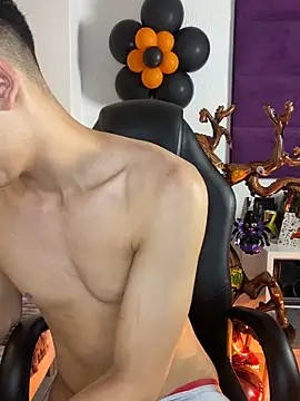 Snapshot of AdrianRinaldi chatting on October 25, 2025, 8:42 pm AdrianRinaldi online show from October 25, 2025, 8:42 pm