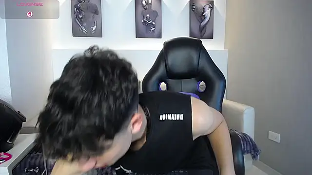 Snapshot of AdrianRinaldi chatting on November 12, 2025, 8:12 pm AdrianRinaldi online show from November 12, 2025, 8:12 pm