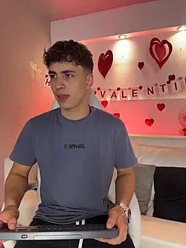 AdrianRinaldi online show from February 12, 2026, 7:57 pm