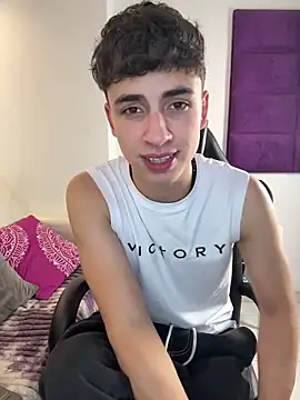 Snapshot of AdrianRinaldi chatting on November 13, 2025, 8:02 pm AdrianRinaldi online show from November 13, 2025, 8:02 pm