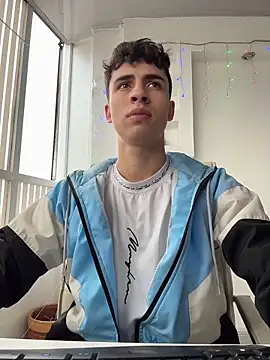 AdrianRinaldi online show from December 19, 2025, 8:33 pm