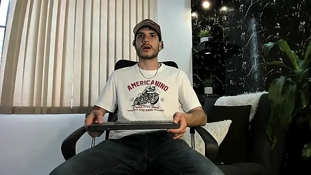 Rafael Mendezz online show from November 20, 2025, 8:42 pm