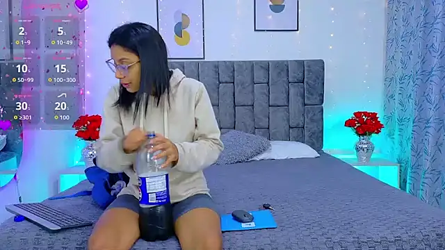 Soffia Konig  online show from April 22, 2026, 12:12 pm