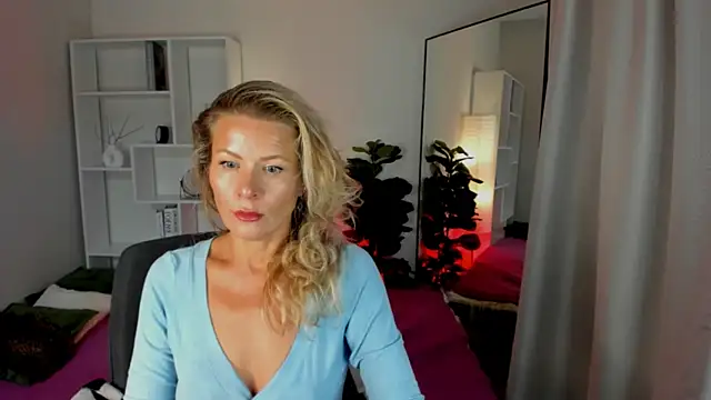 Snapshot of Julia_Giulia chatting on July 2, 2026, 8:37 pm Julia Giulia online show from July 2, 2026, 8:37 pm
