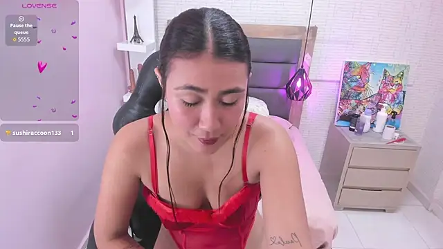 TIFFANY BELLO online show from November 20, 2025, 2:56 am