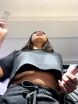 AnnyVega  online show from October 30, 2025, 9:33 pm