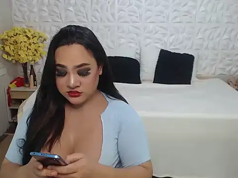 Snapshot of Hotcum_ella chatting on November 26, 2025, 11:38 pm Hotcum ella online show from November 26, 2025, 11:38 pm