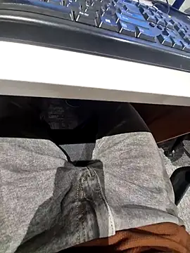 YoursThickDick online show from April 28, 2026, 6:29 am