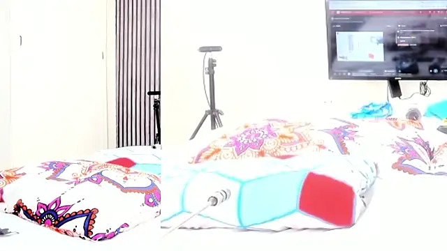 Snapshot of Alani_Queen chatting on October 31, 2025, 7:21 pm Alani Queen online show from October 31, 2025, 7:21 pm