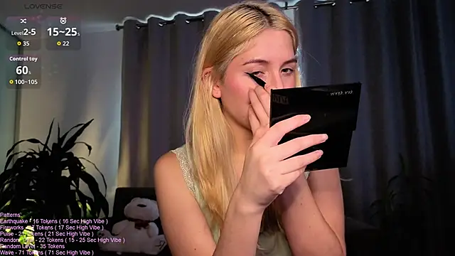 Snapshot of _LittleSammy chatting on June 7, 2026, 8:47 pm LittleSammy online show from June 7, 2026, 8:47 pm