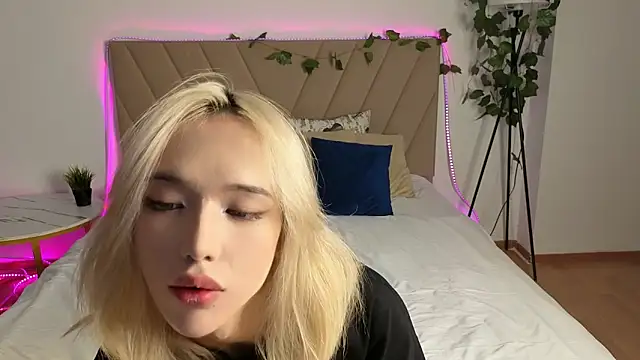 Snapshot of okerriella chatting on June 17, 2026, 2:49 pm okerriella online show from June 17, 2026, 2:49 pm