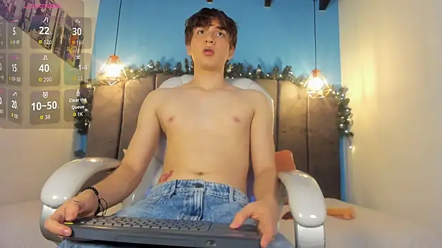 Snapshot of Oscar_and_dani chatting on December 5, 2025, 4:33 am Oscar and dani online show from December 5, 2025, 4:33 am