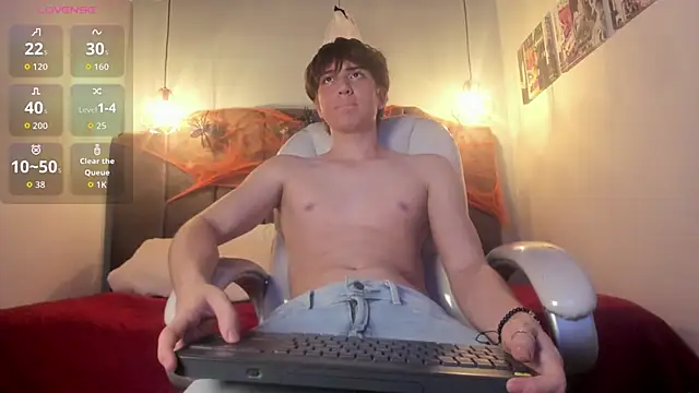 Snapshot of Oscar_and_dani chatting on October 19, 2025, 3:09 am Oscar and dani online show from October 19, 2025, 3:09 am