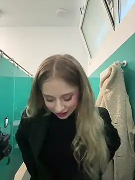 Snapshot of BabyAnais chatting on November 5, 2025, 1:25 pm BabyAnais online show from November 5, 2025, 1:25 pm