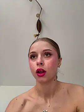 Snapshot of BabyAnais chatting on October 31, 2025, 9:06 am BabyAnais online show from October 31, 2025, 9:06 am